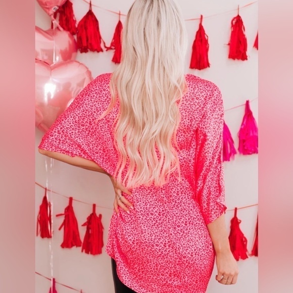 PINK CHEETAH PRINT OVERSIZED DOLMAN SLEEVE V NECK TOP Size Small - Picture 7 of 9
